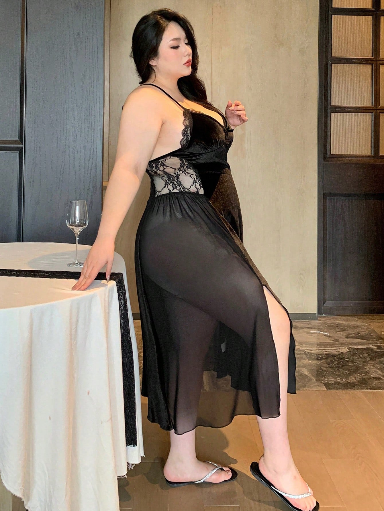 فستان قطيفه دانتيل