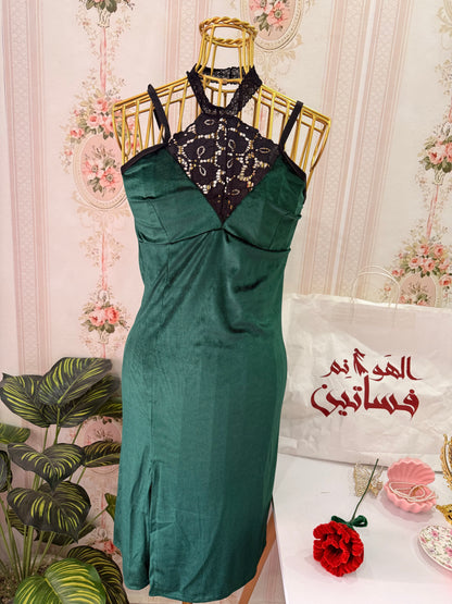 فستان قطيفه بدانتيل