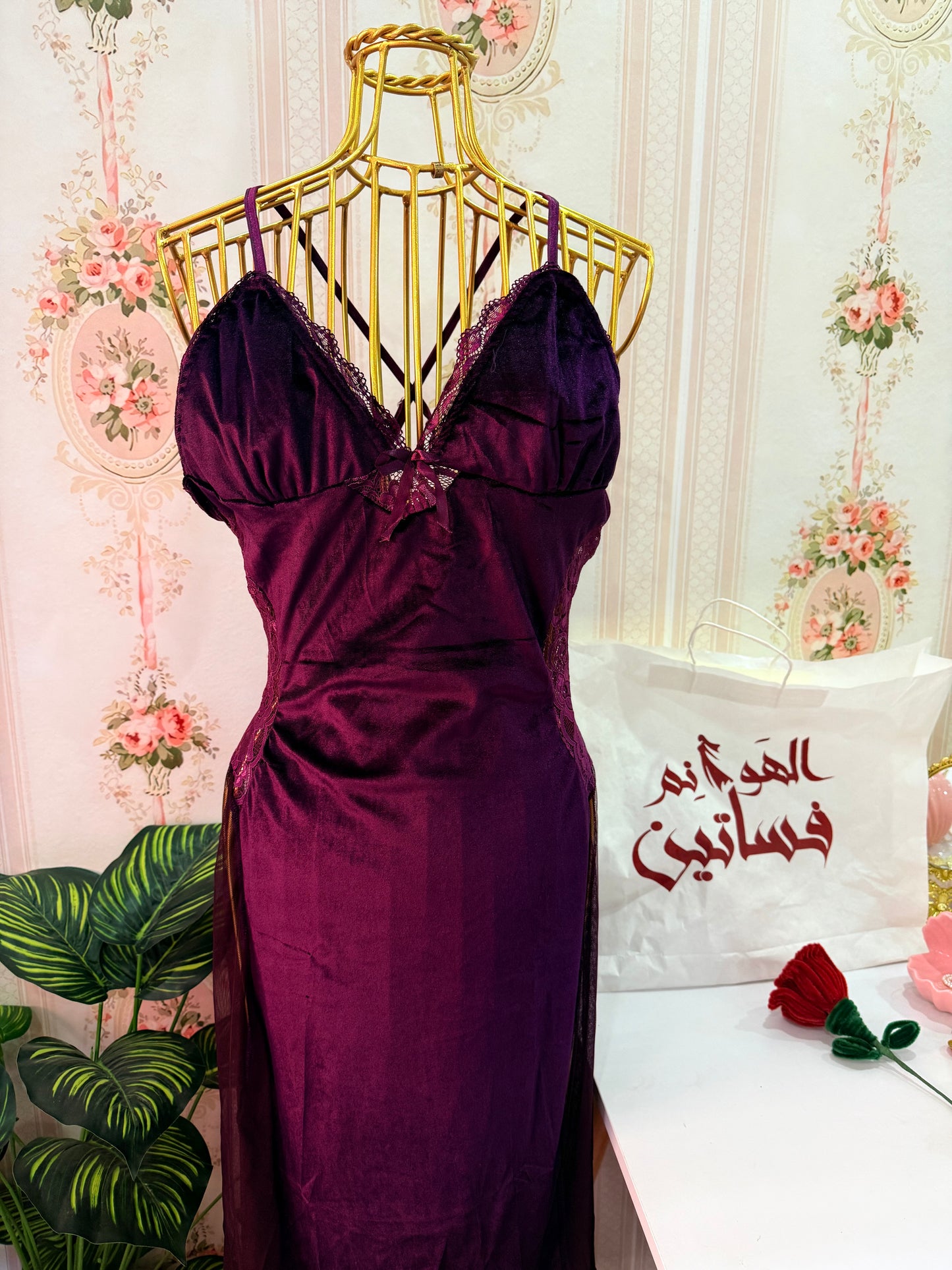 فستان قطيفه دانتيل