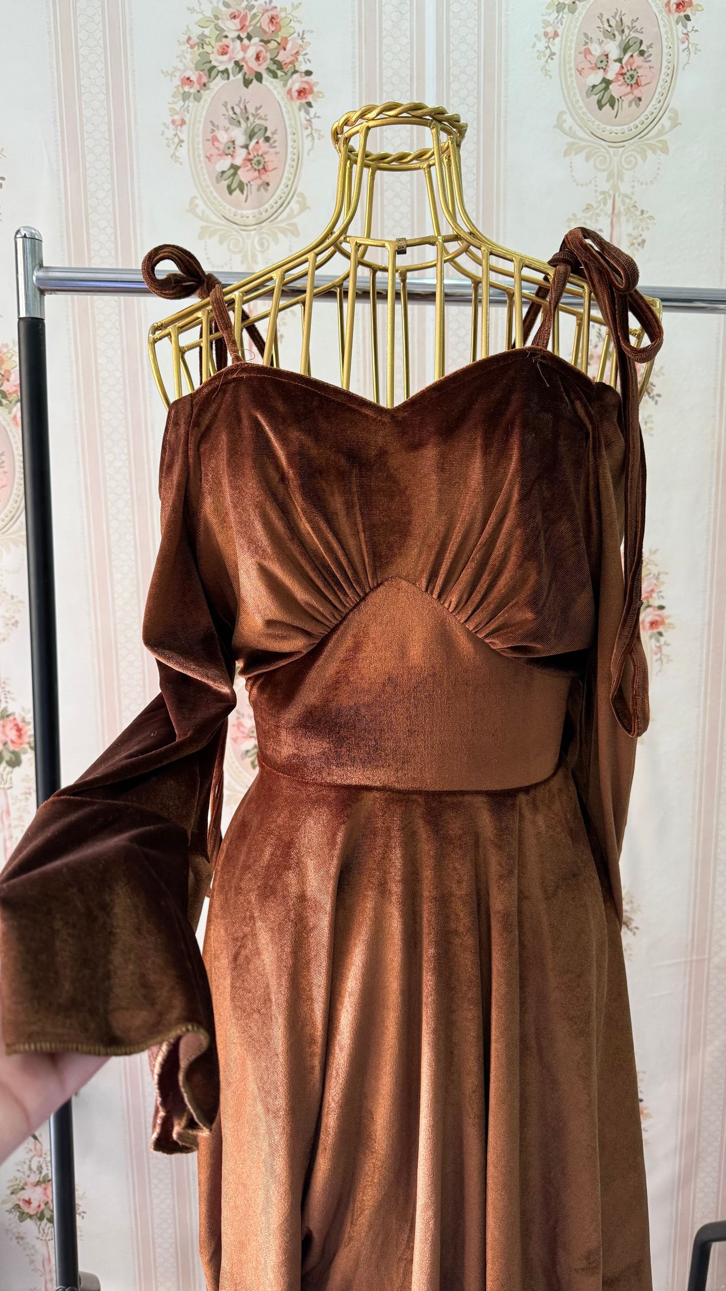 فستان قطيفه أوف شولدر