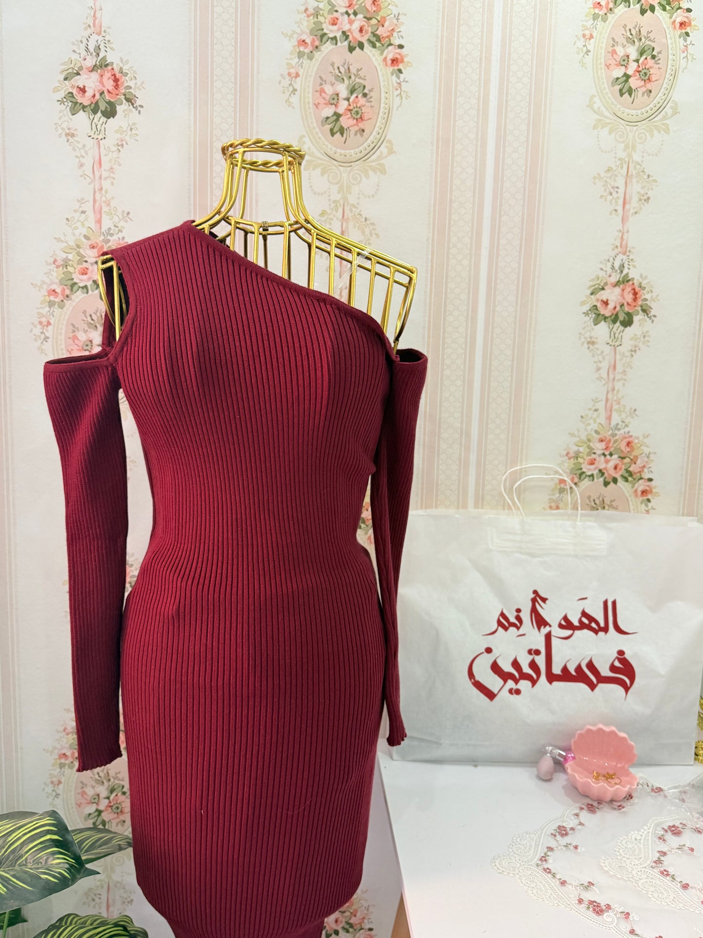 فستان كتف وكتف🙈🤍🌸
