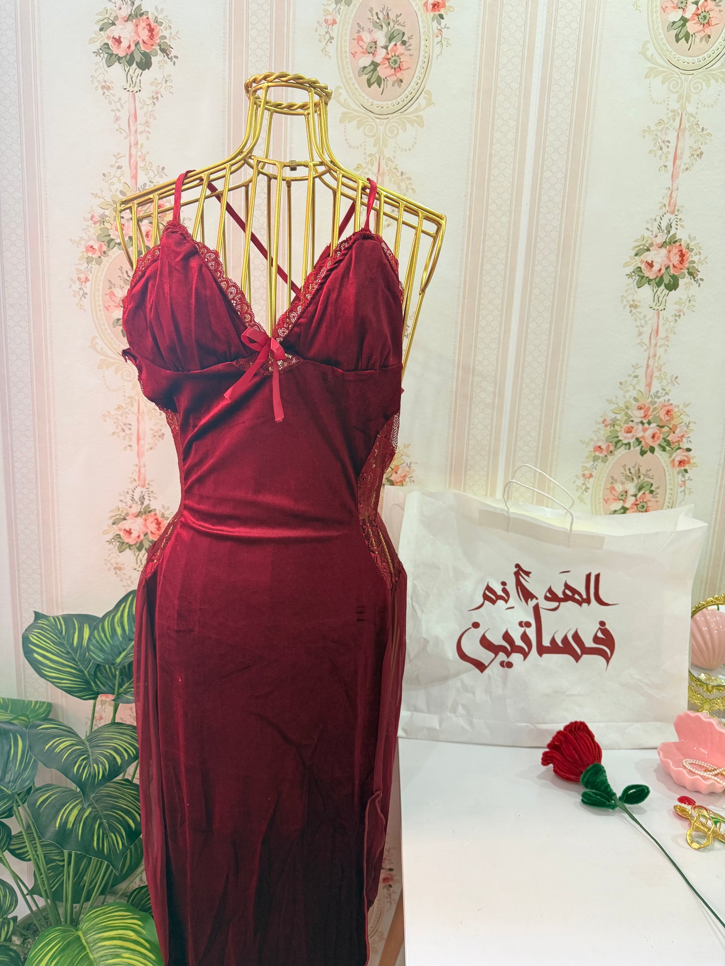 فستان قطيفه دانتيل