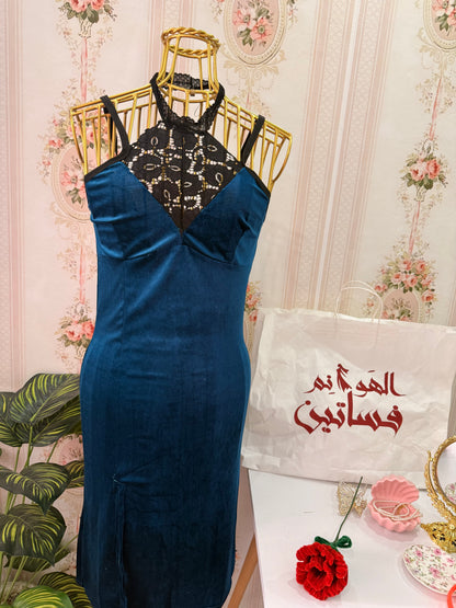 فستان قطيفه بدانتيل