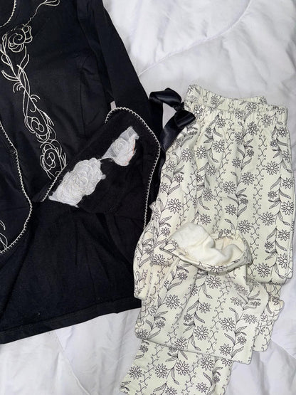 بيجامة مطرزة بزراير تحفاا