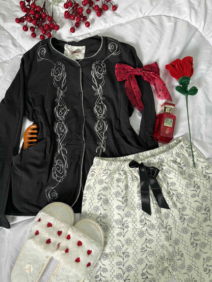 بيجامة مطرزة بزراير تحفاا