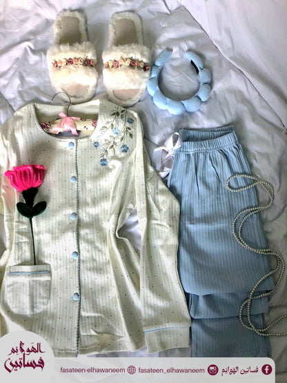 بيجامة مطرزة