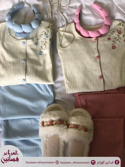 بيجامة مطرزة