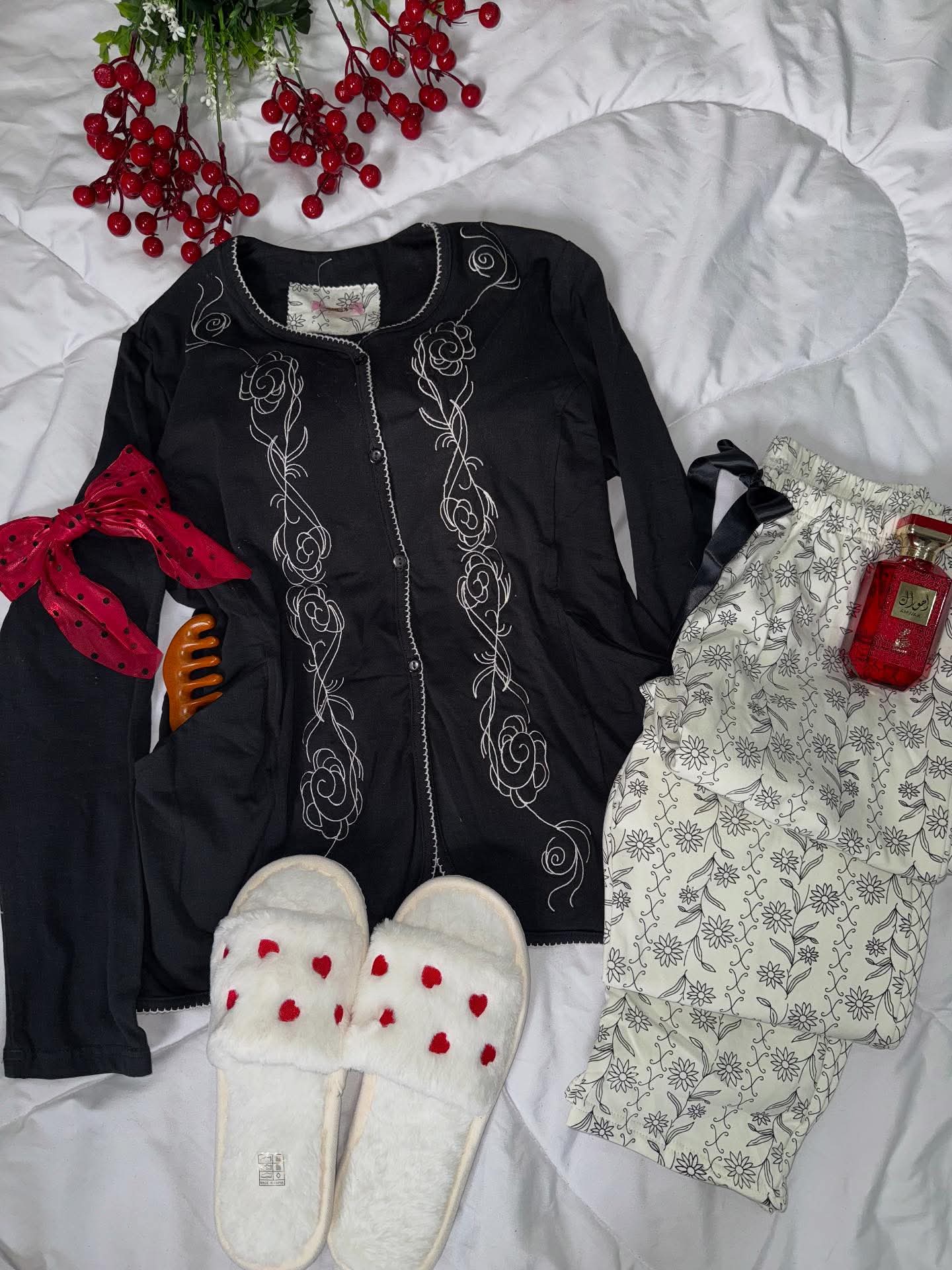 بيجامة مطرزة بزراير تحفاا