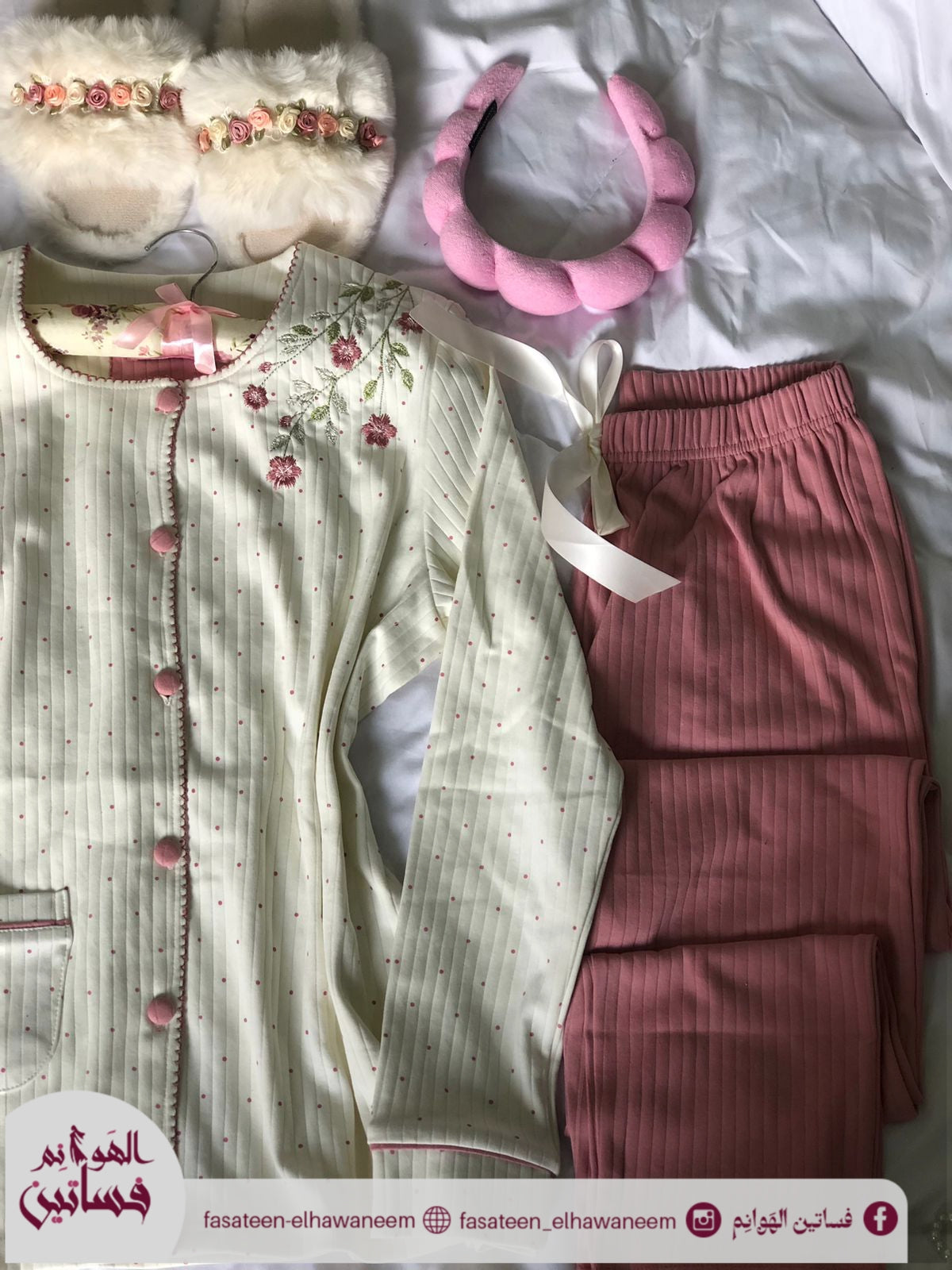 بيجامة مطرزة