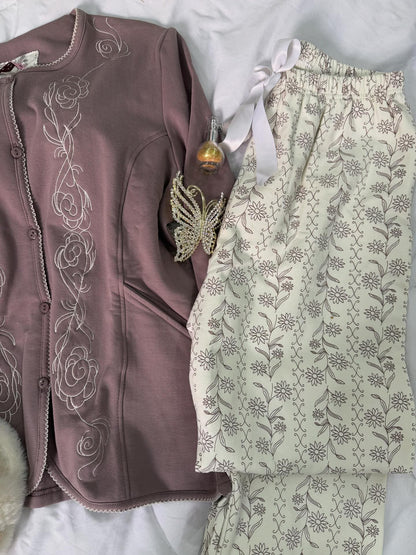 بيجامة مطرزة بزراير تحفاا